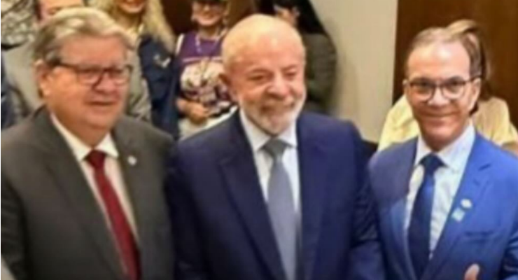 Ao lado de Lula, João Azevêdo defende mais políticas voltadas às mulheres